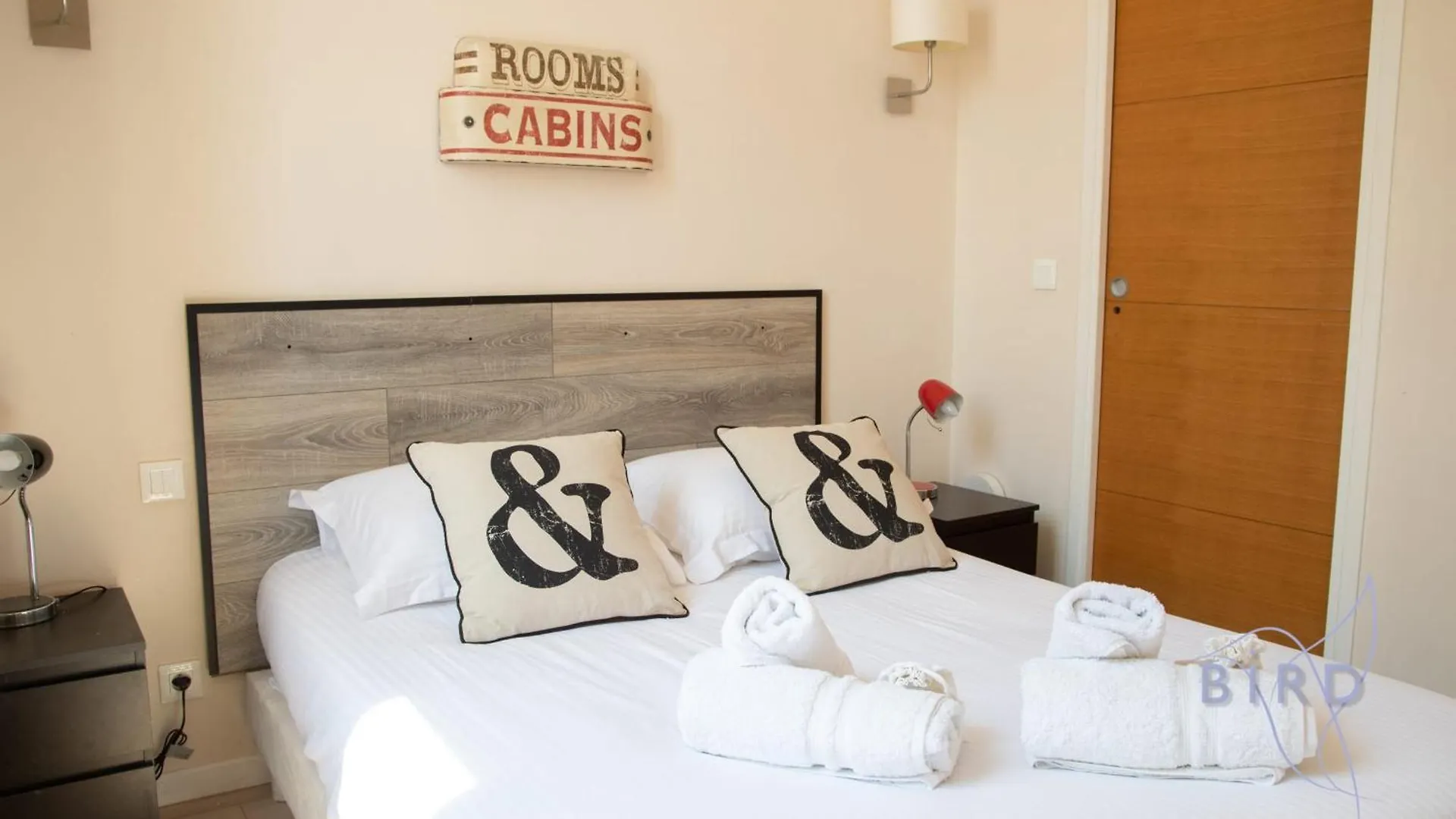 Charming 2-Room Apartment In The Heart Of アンティーブ