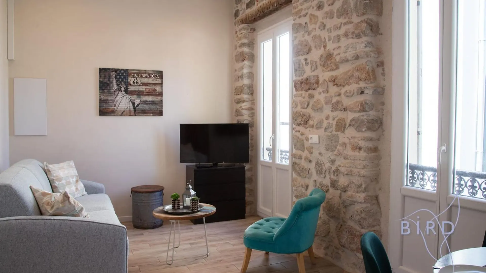Charming 2-Room Apartment In The Heart Of アンティーブ